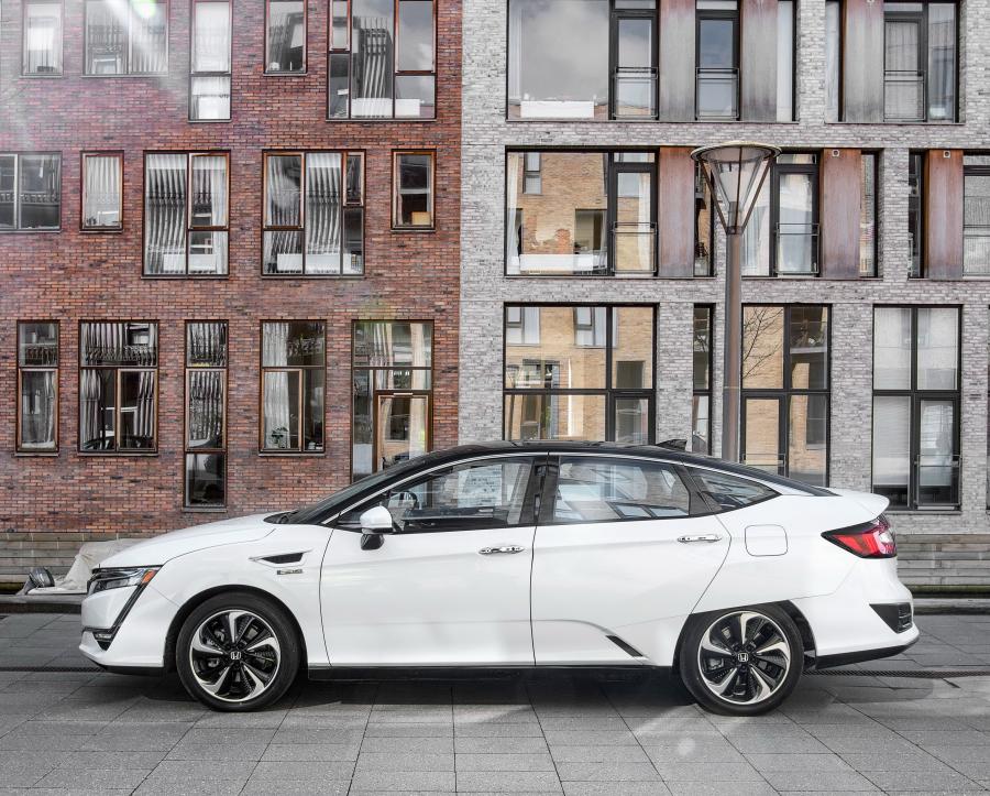  Honda Clarity Fuel Cell 2016 года  (WW) (фото 36 из 38)